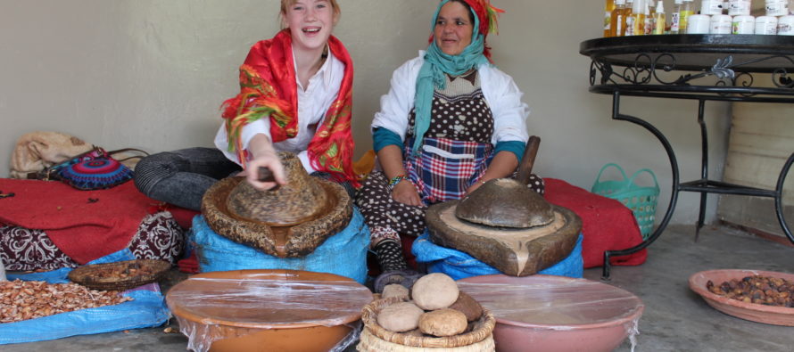 Helena-Reet: Sällsynthet i Marocko – arganolja! Besök hos affären ”Khmissa Argan” i Essaouira