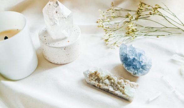 ANVÄNDNINGEN AV KRISTALLER för healing, meditation och andlig utveckling